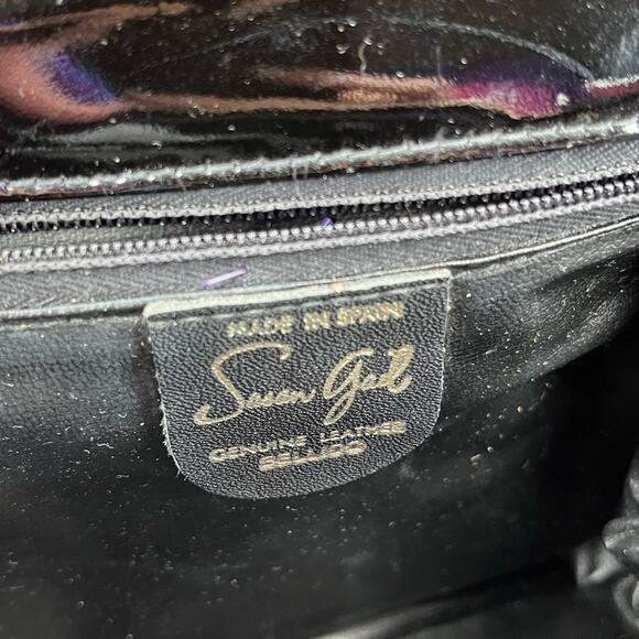 Vintage 80s Art Deco Designer Patent Leather bag in black Gold Clasp 6 - Picture 6 of 8